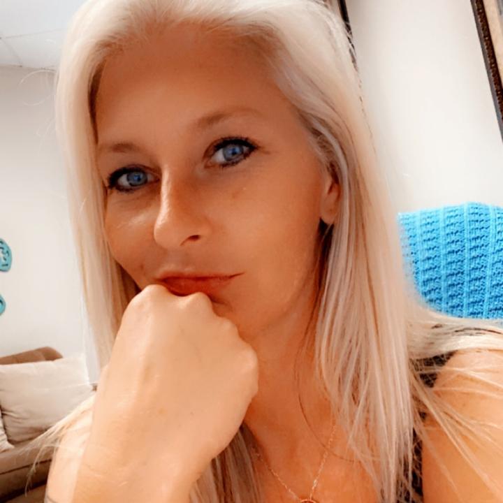 @tabhobbs - Tabitha Hobbs