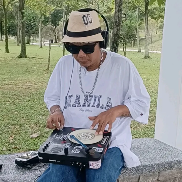 djdelbrado