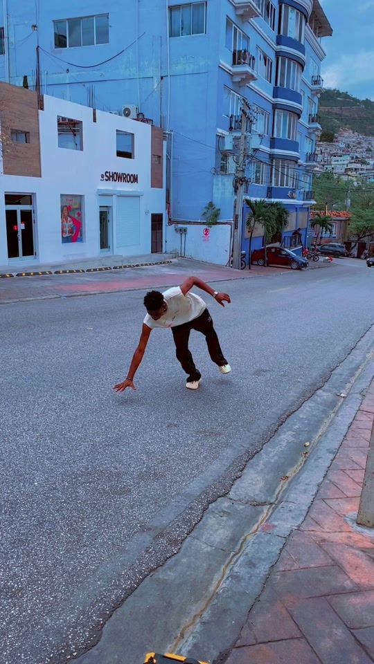 TikTok video thumbnail by teamkolmozo_
