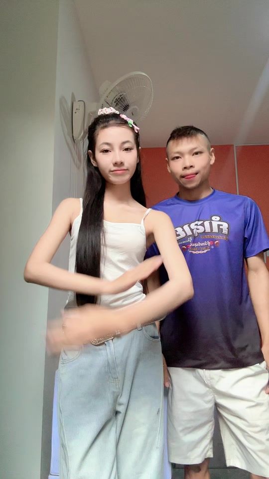 TikTok video thumbnail by phone.799