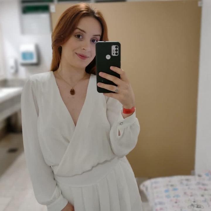 @thaynaraschosek