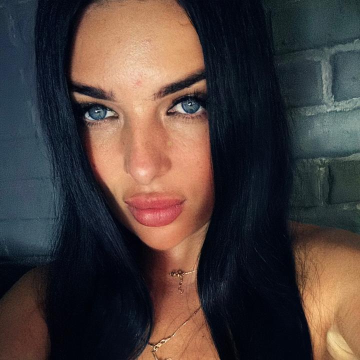 🦄 271.4K. 🏹 1.24K. 🧡 900.2K. followers. following. 