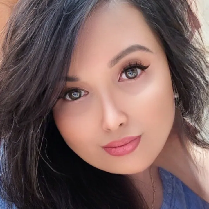 maya_khan900
