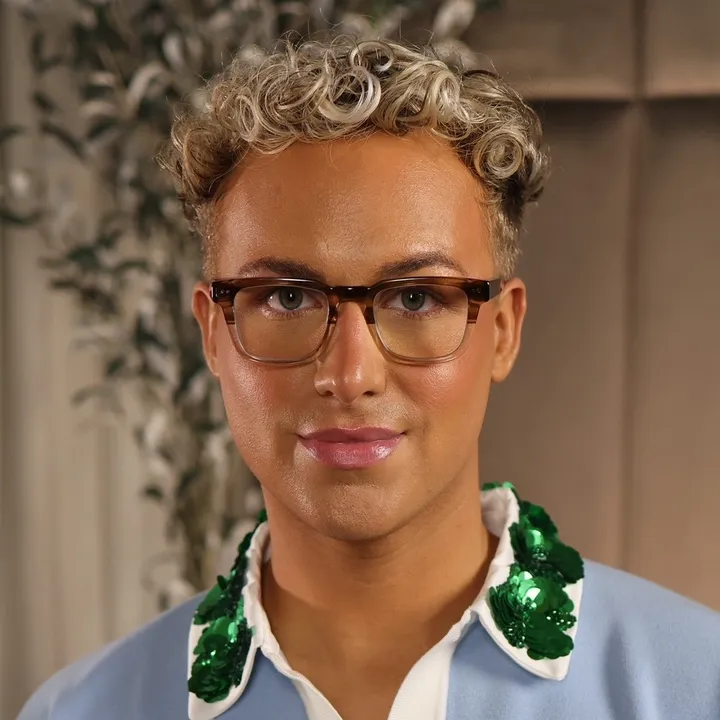@gaymanwithaspraytan