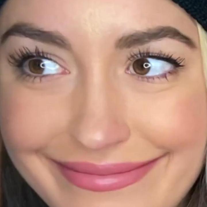 🦄 @arianagavrilis - Ariana Gavrilis